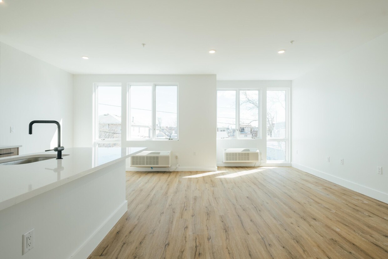 Foto principal - 67 Dr Martin Luther King Jr Blvd