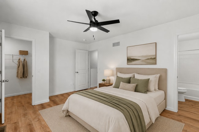 Interior Photo - Villages at Lake Silvercote