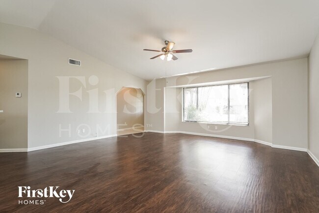 Building Photo - 221 SW 43rd Terrace