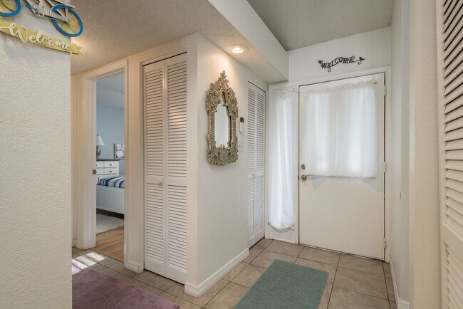 Foto del edificio - Beautifully Maintained 2-Bedroom, 2-Bath Villa in Tarpon Springs