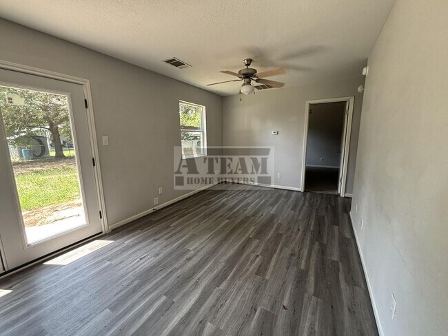 Foto del edificio - Updated 3 bedroom 2 bathroom