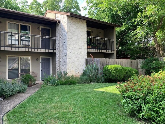Foto del edificio - 2412 Enfield Rd