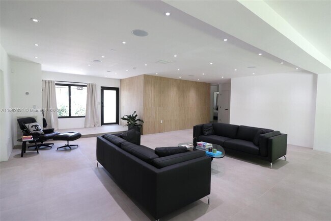 Foto del edificio - 315 NE 122nd St