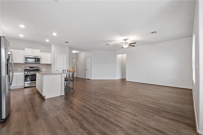 Building Photo - 7405 Spring Ray Dr