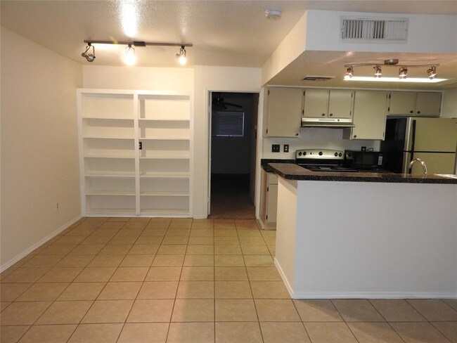 Foto del edificio - 12905 Woodforest Blvd
