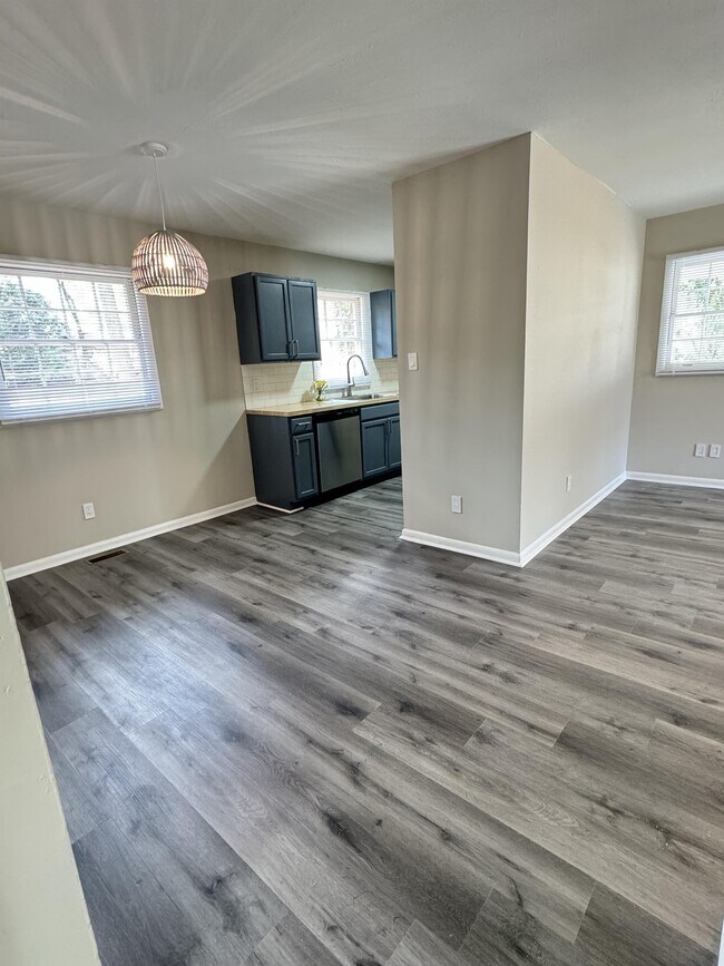 Foto del edificio - 824 Stoneykirk Dr