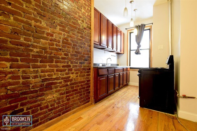 Building Photo - 1 br, 1 bath Apartment - 526 Flatbush Ave 1A