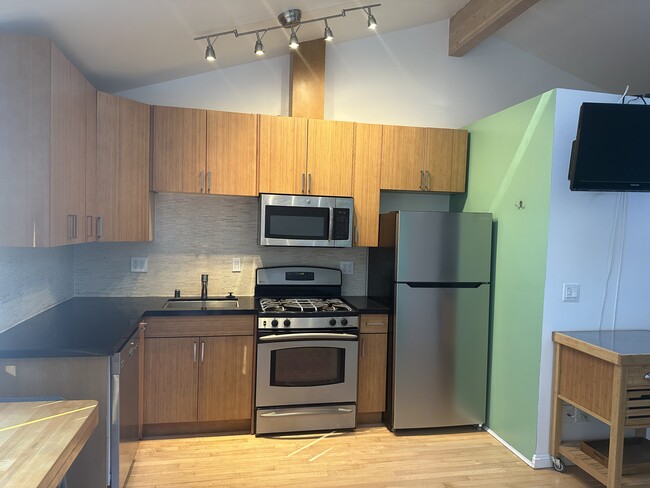 Kitchen - 6623 Armour Dr