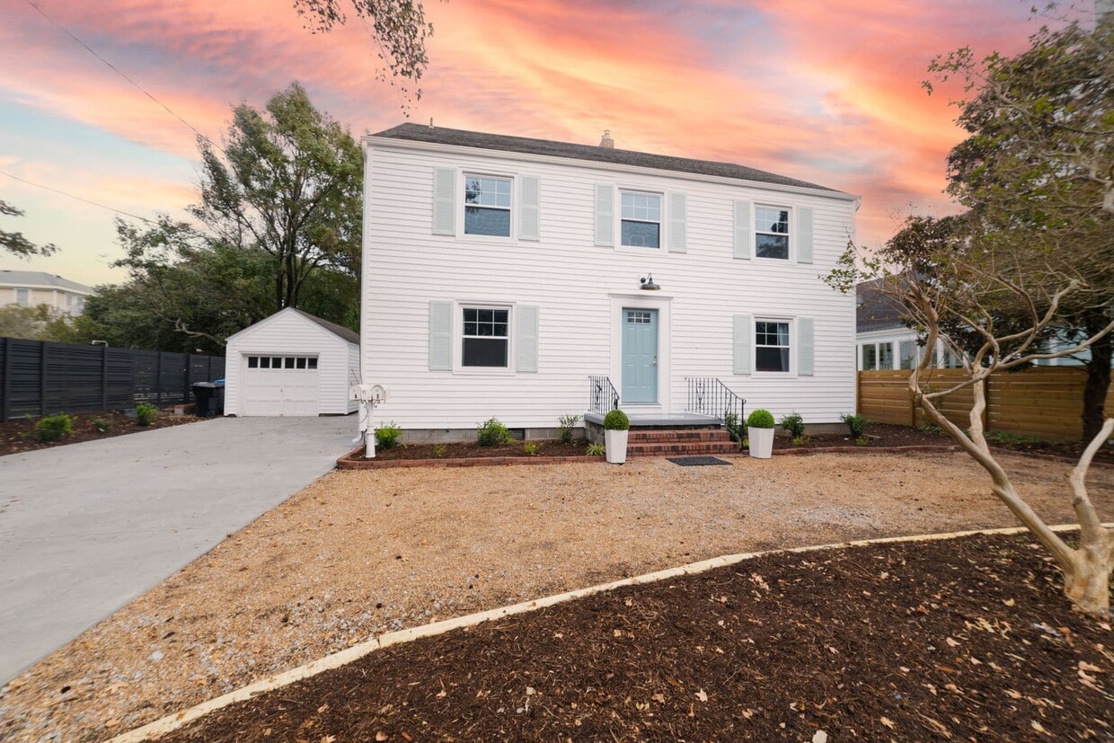 Primary Photo - COMPLETELY RENOVATED 5BR/2.5BA with Office...