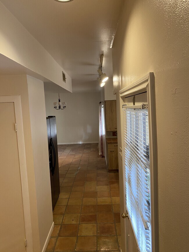 Kitchen/Dining Room - 541 Sand Bend Dr