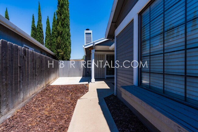 Building Photo - Tracy Single Story 3 Bedroom Home is Now M...