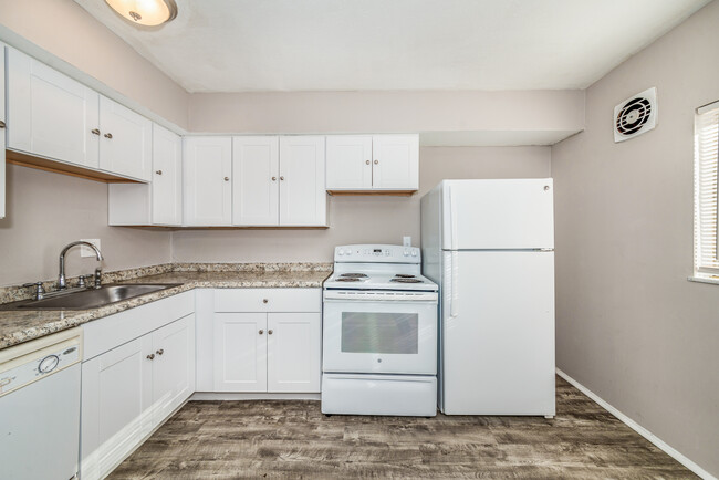 Beautifully Renovated Kitchens - Finneytown Apartments