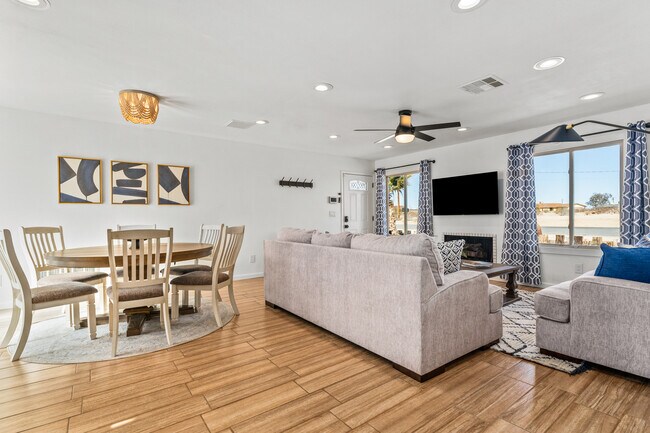 Building Photo - 72847 Desert Trail Dr