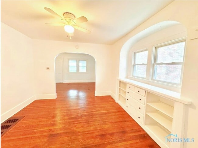 Foto del edificio - 2149 Alvin St