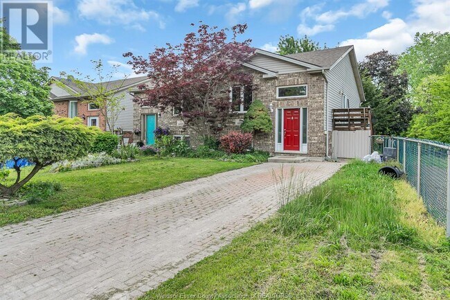 Photo du bâtiment - 6001 N Woodmont Ave