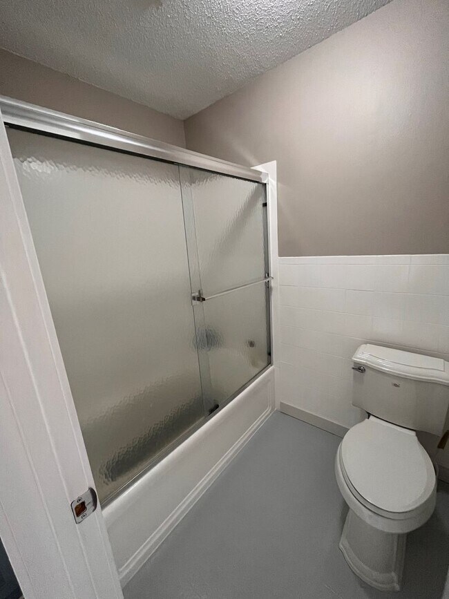 Building Photo - 3 Bed 1.5 Bath Single Family Home For Rent