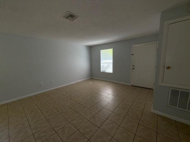 Building Photo - 2104 Bonneville Dr