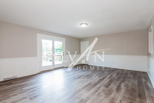 Building Photo - Very Nice 3BR/2BA 4-sided brick home