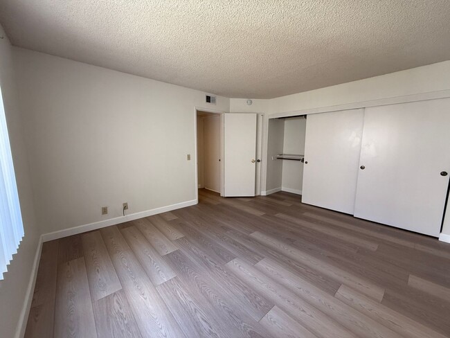 Foto del edificio - NEWLY RENOVATED 2BD/1BA! POOL! PATIO! GARAGE!