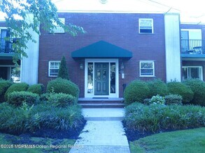 Building Photo - 65 Cedar Ave