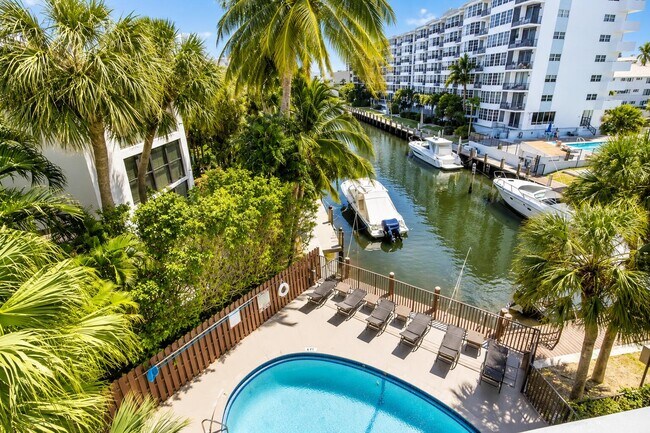 Foto del edificio - 4800 Bayview Dr