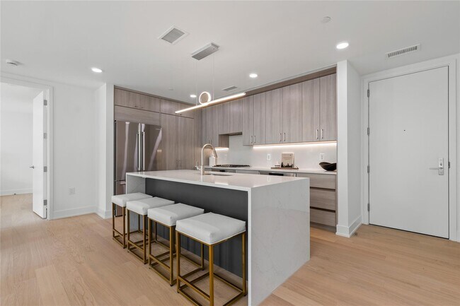 Building Photo - 33 Calvert St