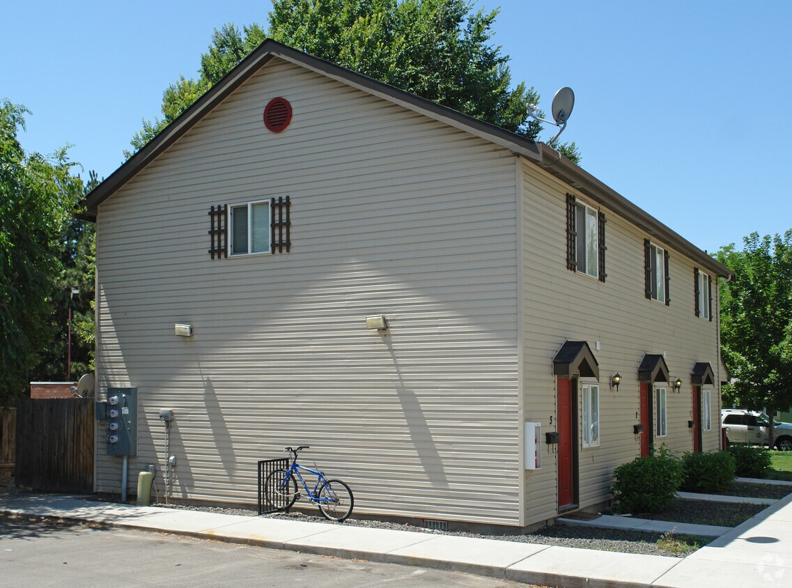Building Photo - Stone-Fly Villa