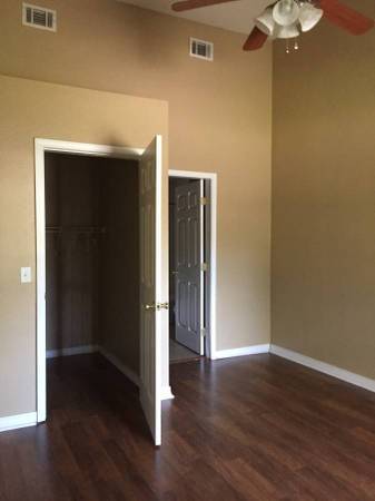 Foto del edificio - 6099 W Forrest St