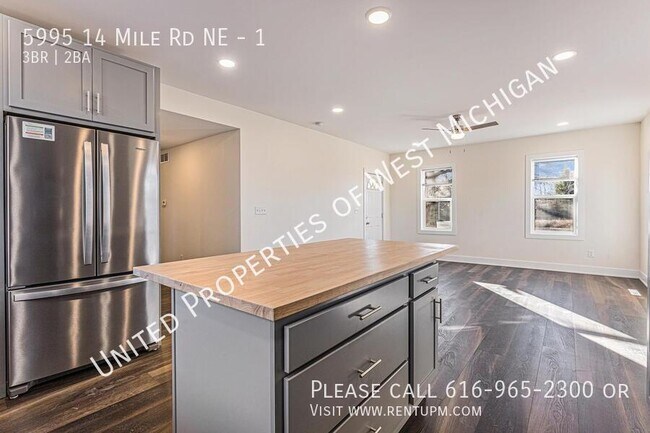 Foto del edificio - 5995 14 Mile Rd NE