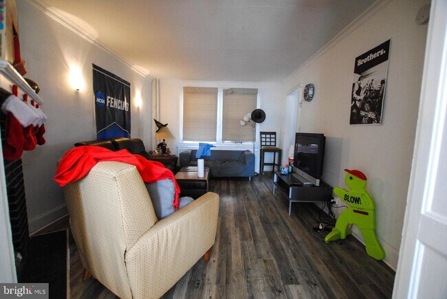 Foto del edificio - 213 E 33rd St