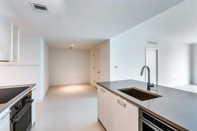 Foto del edificio - 501 NE 31st St