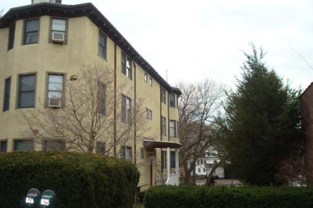 Building Photo - 206 Sumner St