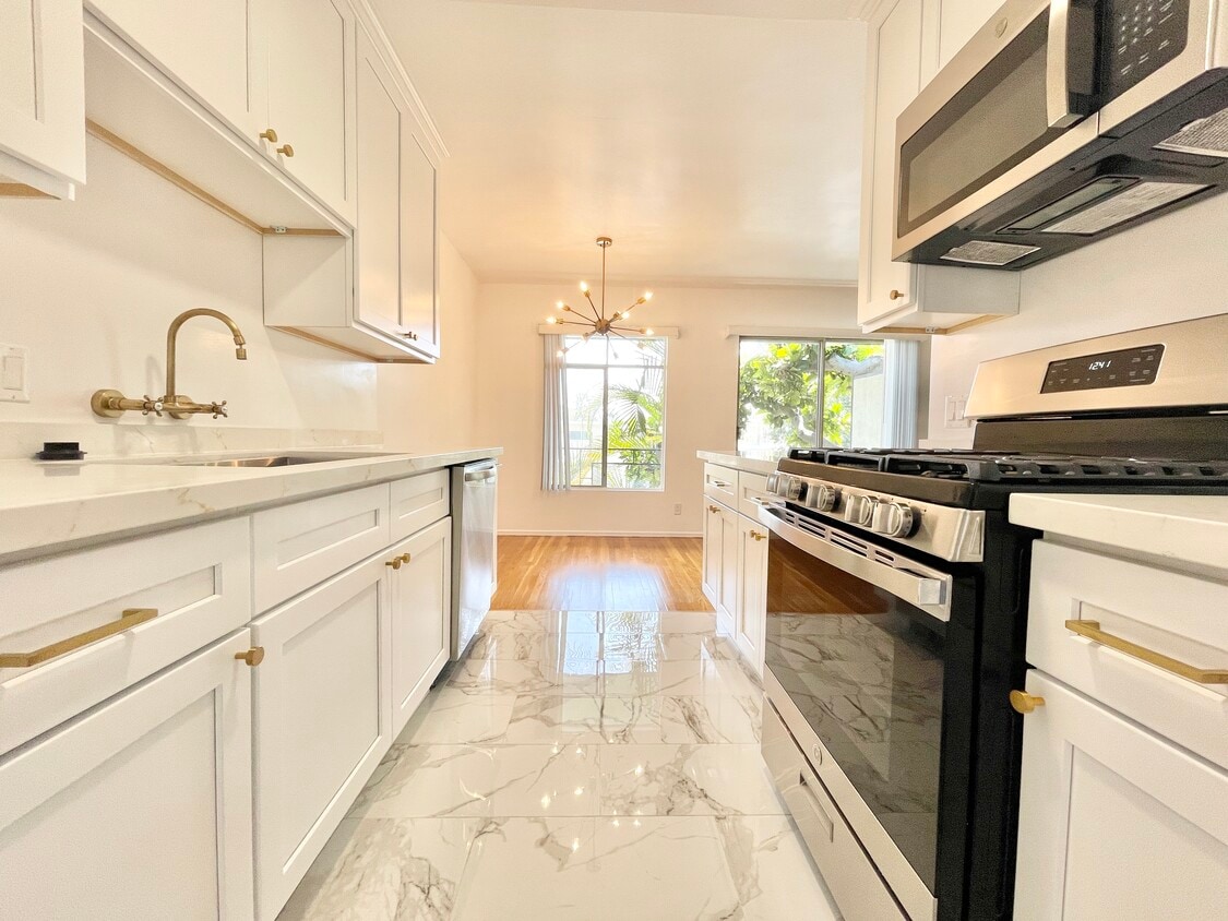 Foto principal - 11953 Rochester Ave