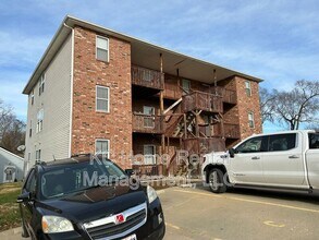 Building Photo - 1006 W Royle St