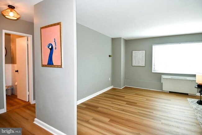 Building Photo - 1300 S Arlington Ridge Rd