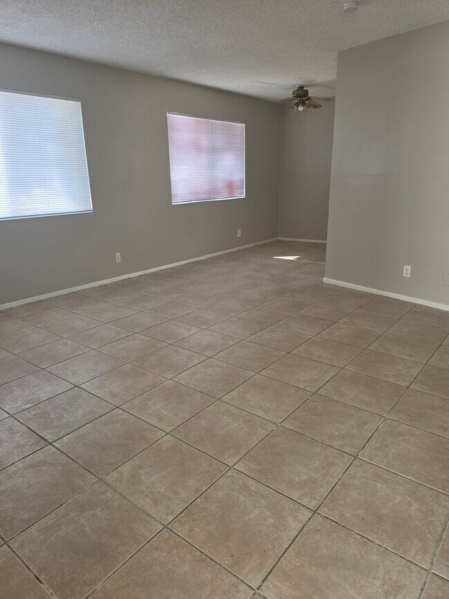 Foto del edificio - Beautiful 3bedroom/1 bath Home For Rent