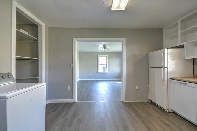 Foto del edificio - 304 N. Hardin St.