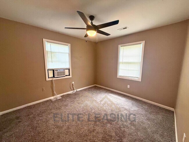 Foto del edificio - Charming 2-Bedroom Home coming soon.