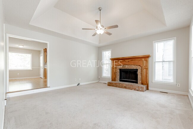 Building Photo - PICK YOUR GIFT OF $200 OFF YOUR FIRST FULL...