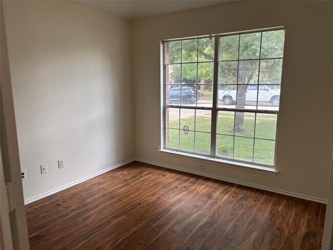 Foto del edificio - 2617 Summerwalk Pl