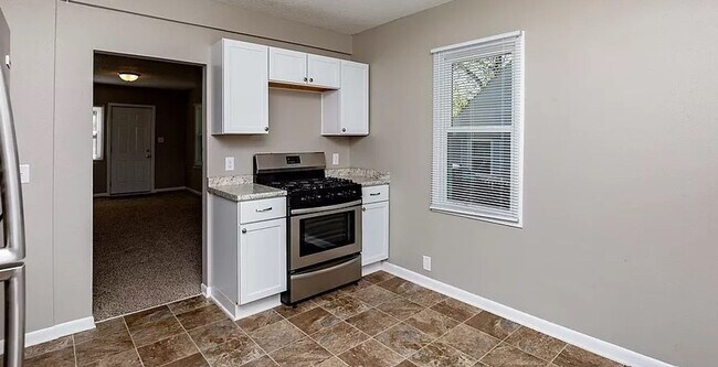 Foto del edificio - 2 Bedroom Home with large yard!