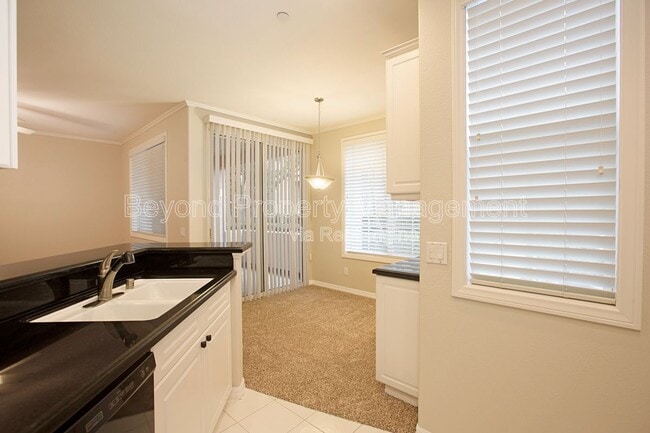 Building Photo - 10722 Sabre Hill Dr