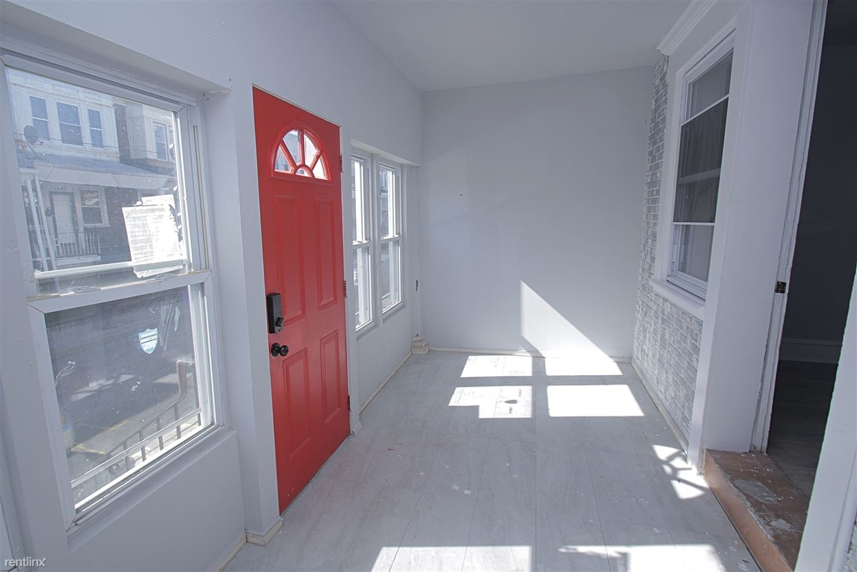 Foto principal - 3 br, 1 bath House - 5639 Malcolm St