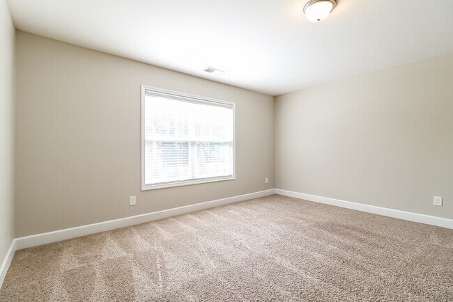 Building Photo - Newer home in Gordon Park