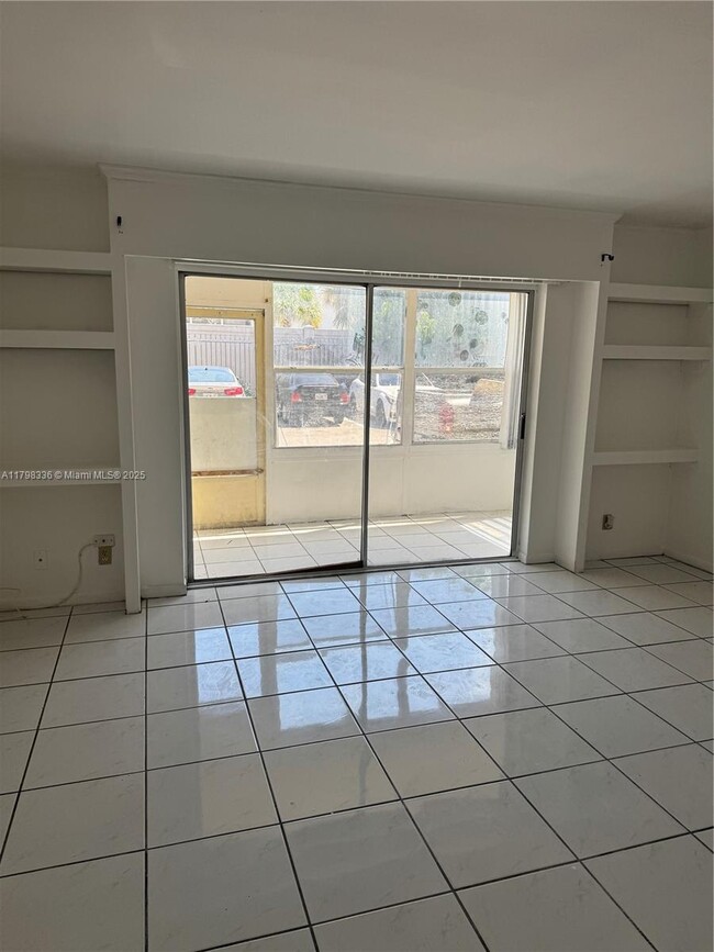Foto del edificio - 4041 NW 16th St