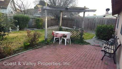Building Photo - 968 Sloat Dr