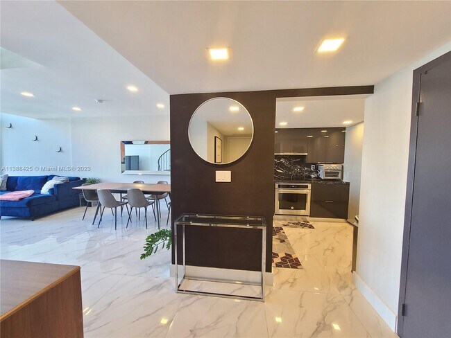 Foto del edificio - 555 NE 15th St
