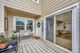 Building Photo - 1907 Glencove Dr