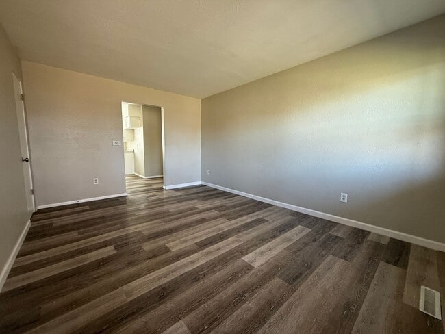 Building Photo - 215 Miriam Dr