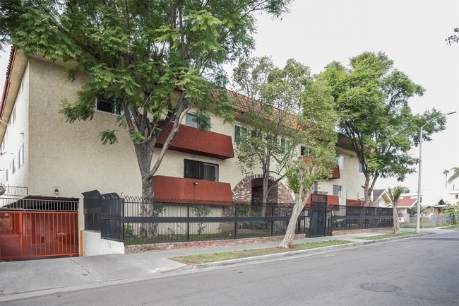 Building Photo - 425 N Hobart Blvd